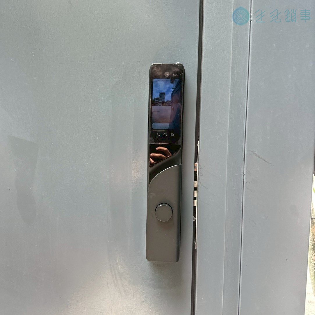 台中市西屯區電子鎖安裝實績｜FIBRE 琺博 FB90 透天裝飾大門 完工照