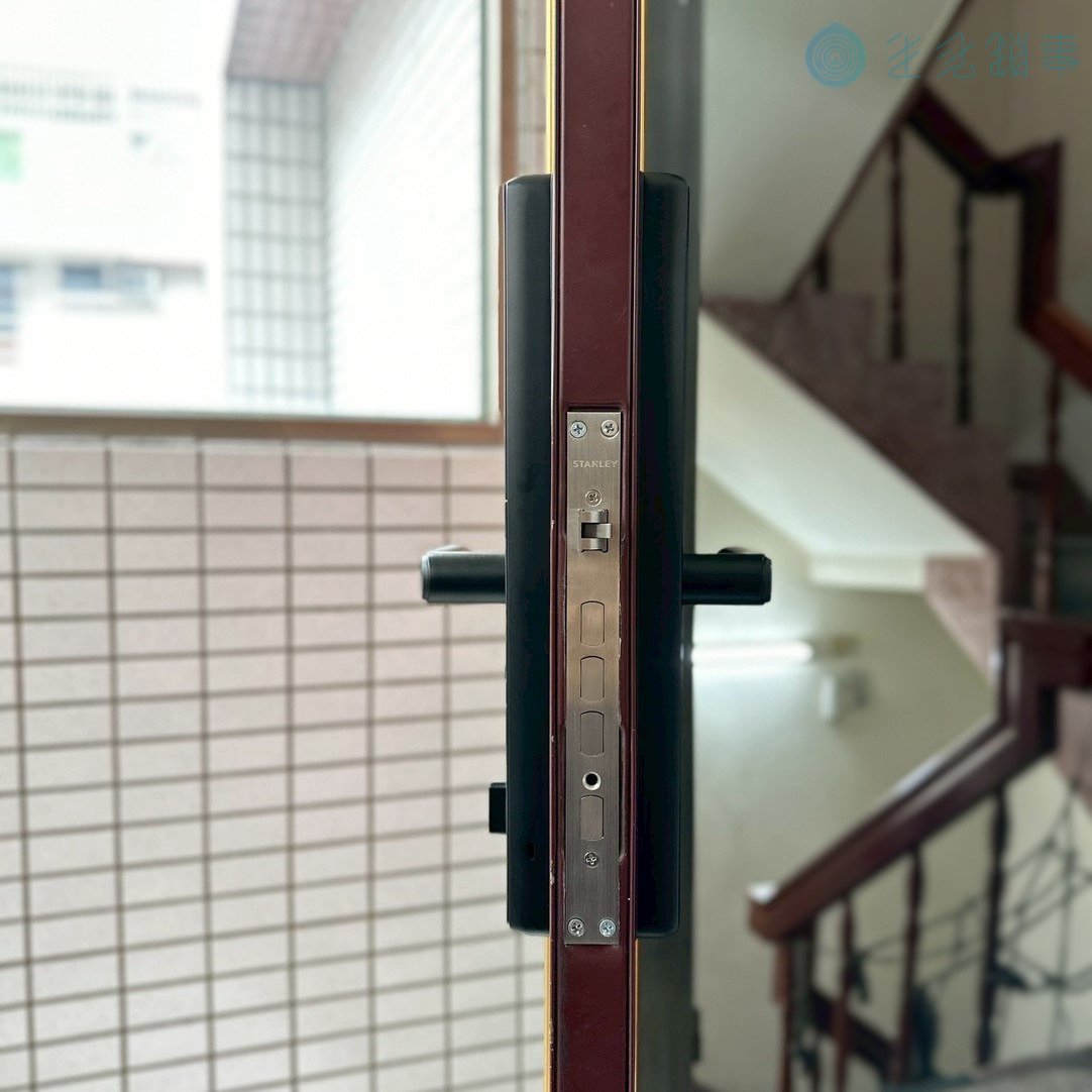 台中市西屯區電子鎖安裝實績｜STANLEY D51 萬紫千紅社區 完工照
