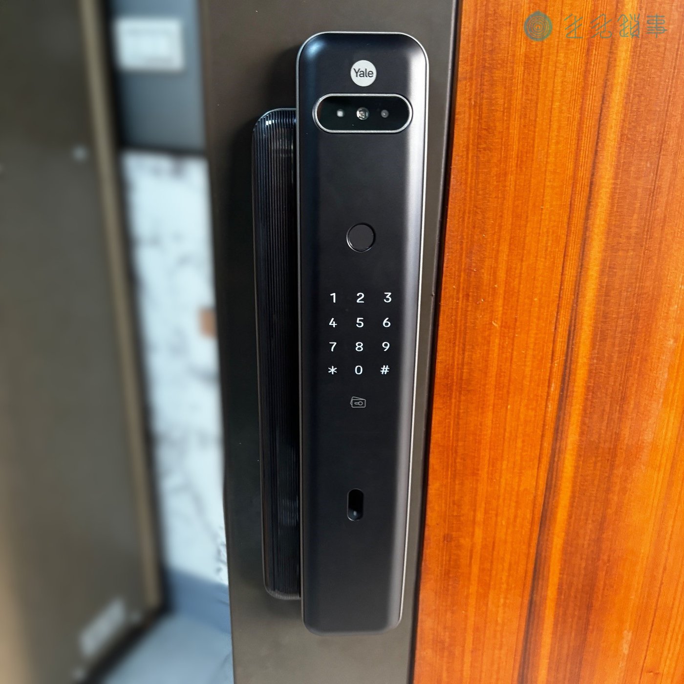 高雄市苓雅區電子鎖安裝實績|Yale Luna Pro+ 騎樓遮蔽 完工照